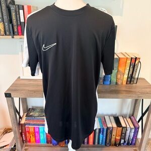 Nike Men’s Dri Fit Shirt